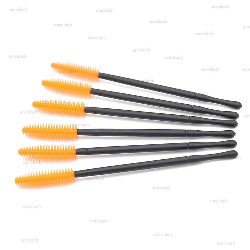 Silicone eyelash brush🧹