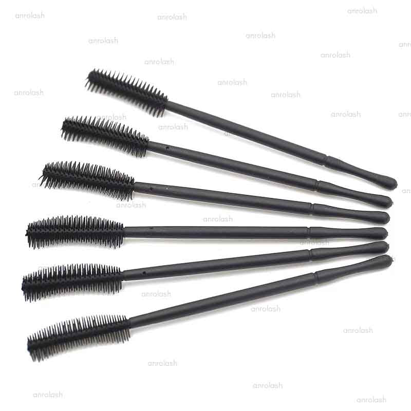 Silicone eyelash brush🧹