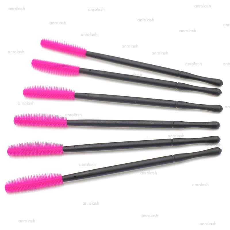 Silicone eyelash brush🧹