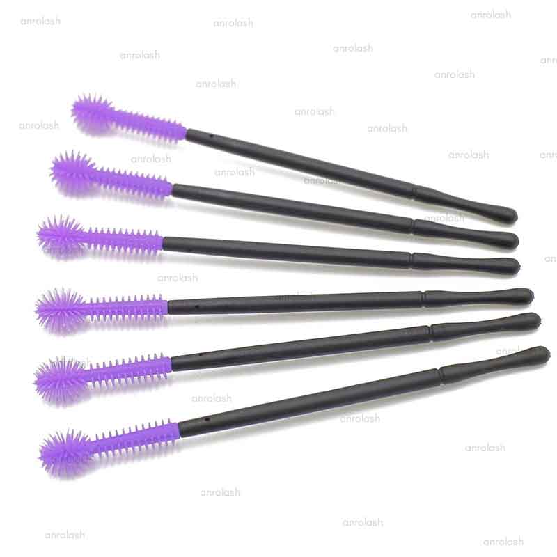 Silicone eyelash brush🧹